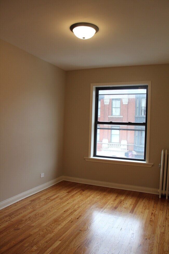 Building Photo - 608 W Belmont Ave