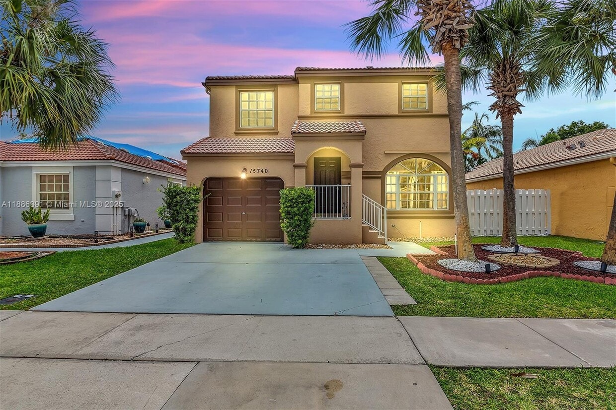 Foto principal - 15740 NW 16th Ct