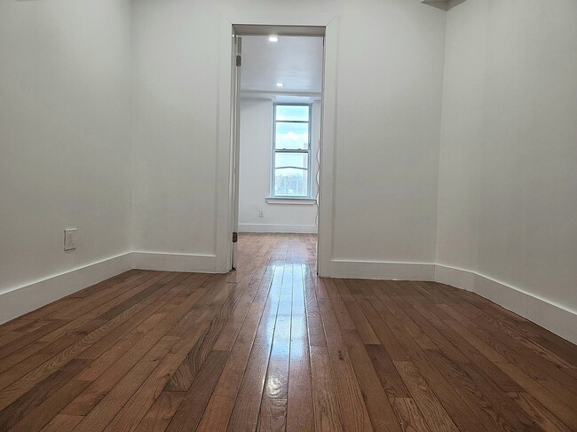 Building Photo - "Chic 1-Bedroom Bronx Apartment with Grani...