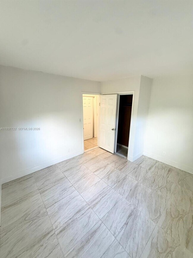 Foto del edificio - 1055 NE 34th Ct