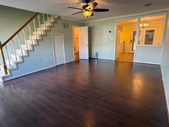 Building Photo - 1591 Kenmore Dr