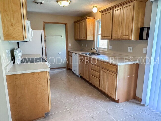 Foto del edificio - 3 Bedroom, 2 Bath on a cul-de-sac with a 4...