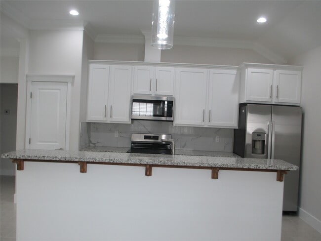 Building Photo - 1209 Elm St