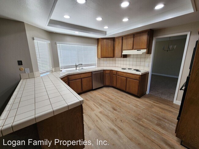 Building Photo - 4 br, 3 bath House - 2865 Arnoldson Ave.