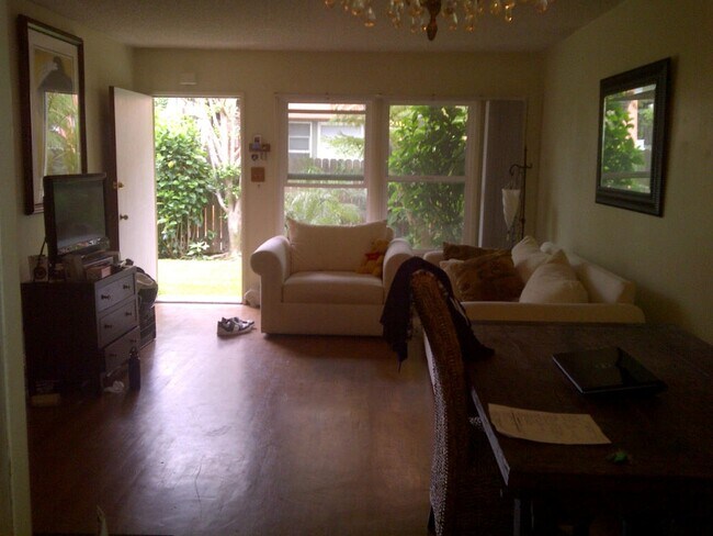 Foto del edificio - 1334 E 1st St