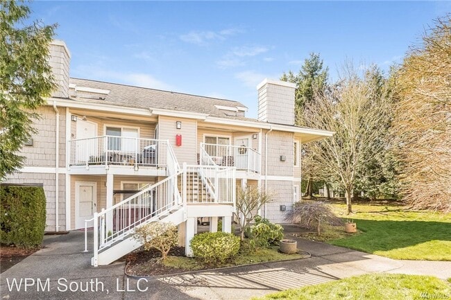 Building Photo - 2 br, 2 bath House - 11130 SE 208th St. #A204