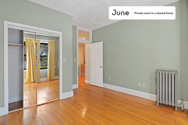 Building Photo - Room in Shared 4 bed/1 bath home