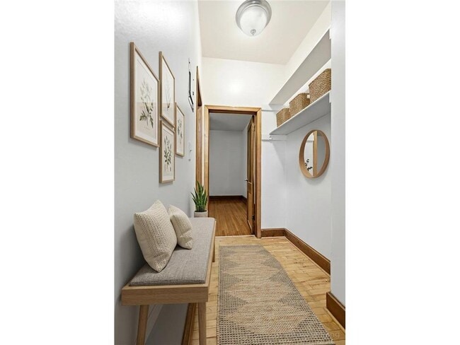 Building Photo - 1913 Emerson Ave S