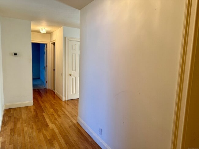 Building Photo - 5 Stebbins Close
