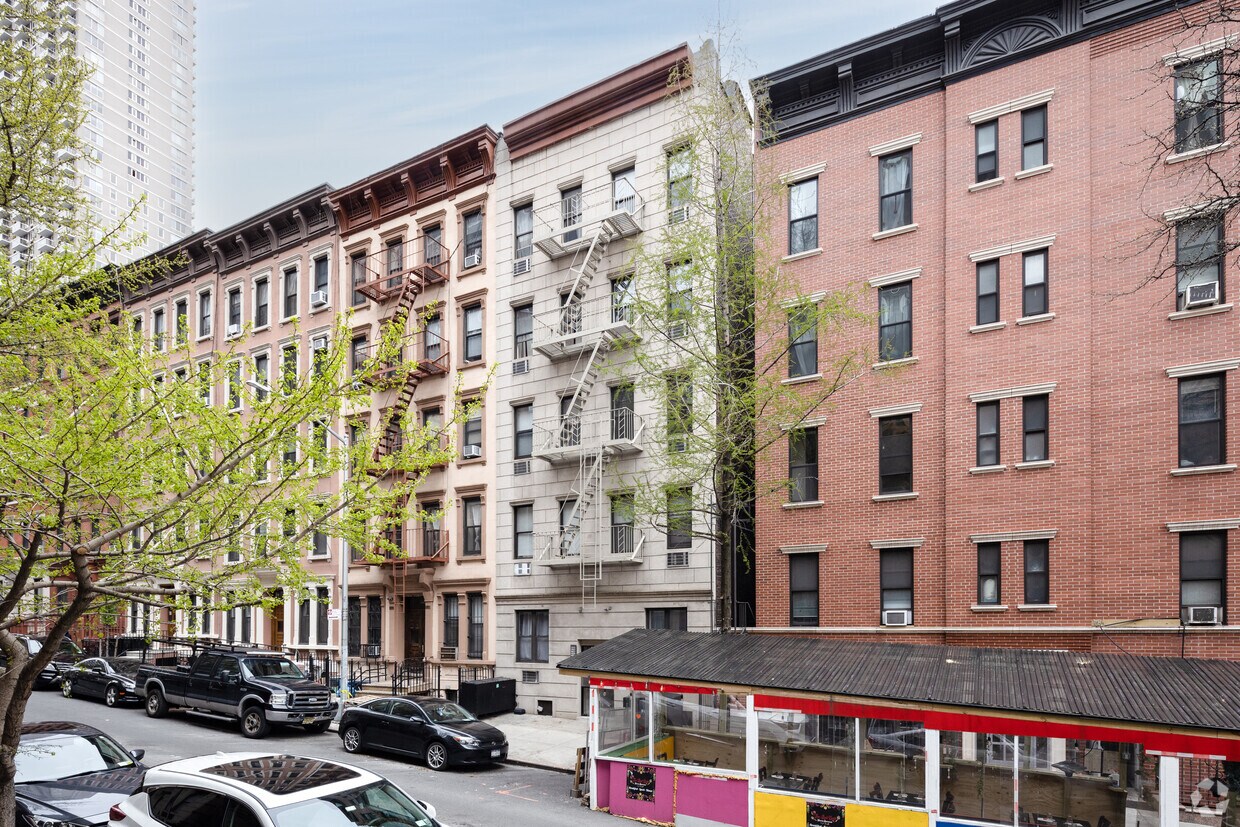 Foto principal - 237 E 88th St