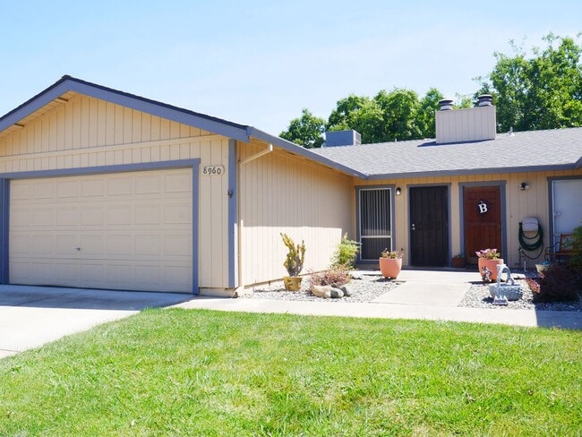 Building Photo - Cozy 2 Bed 2 Bath 950sq. ft. Duplex in Elk Grove
