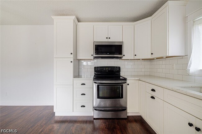 Foto del edificio - 1418 Park Shore Cir