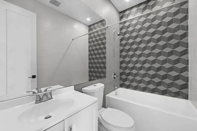 Building Photo - Nice room in a good neighborhood