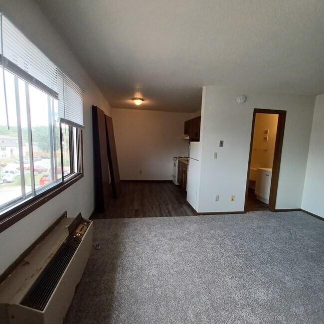 Building Photo - 980 Eisenhower Rd