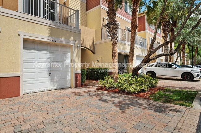 Building Photo - 4649 SW 75th Way