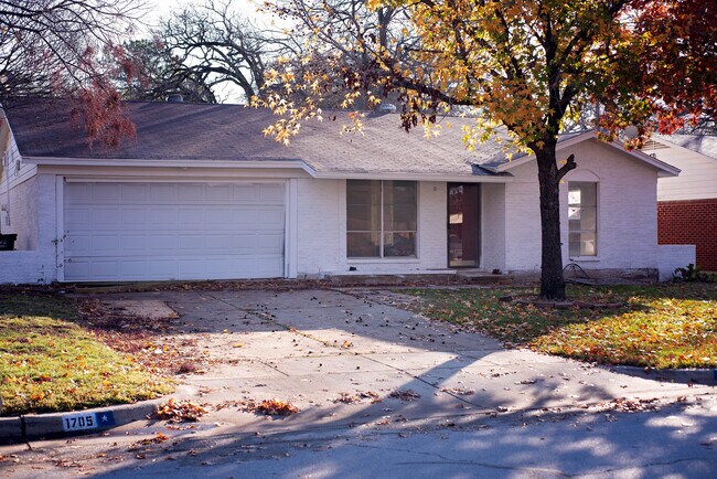 Building Photo - 1705 Barron Ln