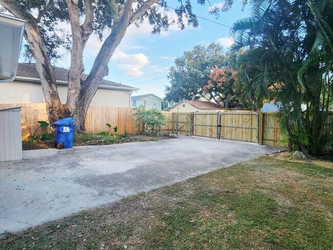 Foto del edificio - 1736 23rd Ave N