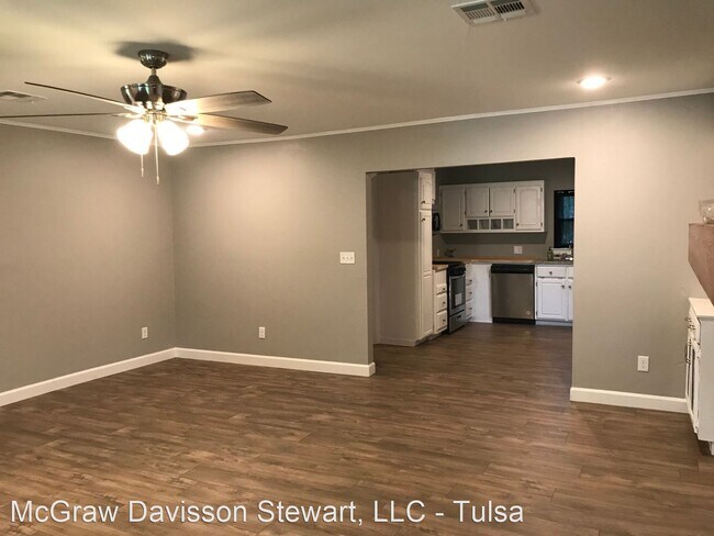 Building Photo - 2 br, 1 bath House - 107 E Elm St