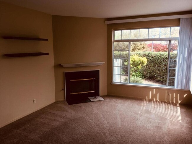 Building Photo - Prime Location Richmond Marina Townhouse