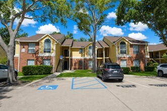 Building Photo - 8714 Mallard Reserve Dr