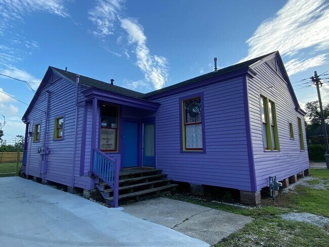 Foto del edificio - Quaint 2-Bed, 1-Bath Duplex in Downtown La...