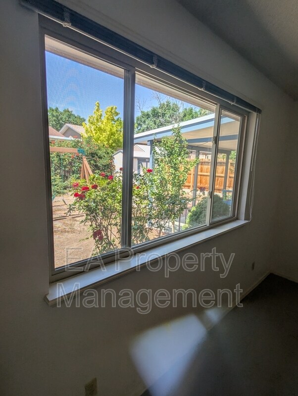 Foto del edificio - 6709 Hensch Ave NE