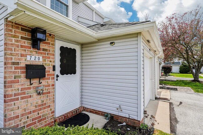 Foto del edificio - 720 Springhouse Ct