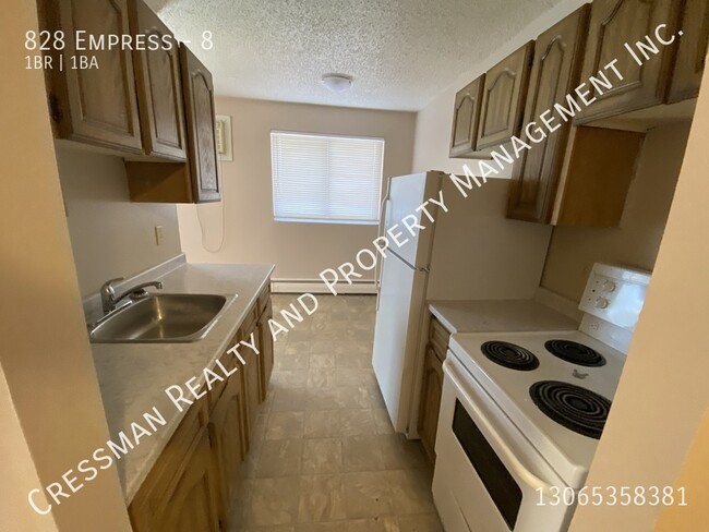Building Photo - 1 bed 1 bath APARTMENT located in Rosemont...