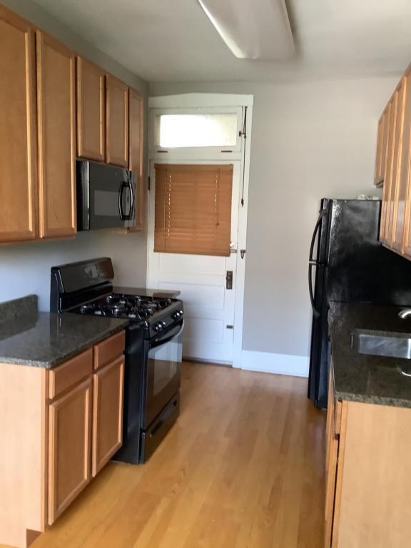 Building Photo - 209 Chicago Ave., Unit 2