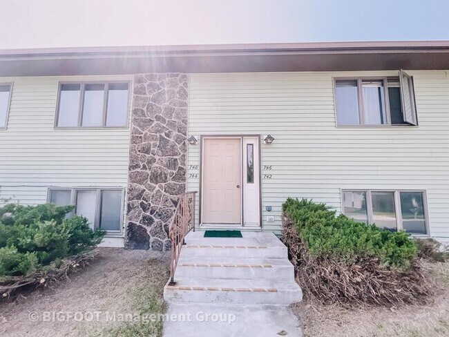Foto del edificio - 742 Darby St