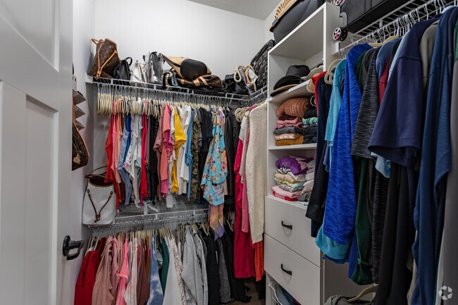 Walk-in Closet - Residences at Oak View LLC