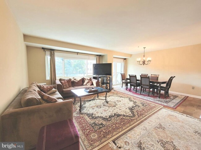 Foto del edificio - 4201 Cathedral Ave NW