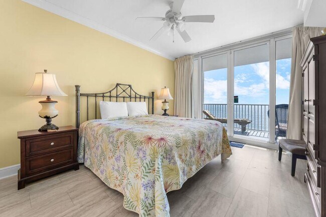 Foto del edificio - 365 E Beach Blvd