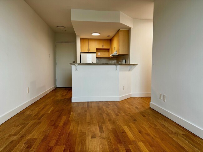 Building Photo - 798 Richmond Street West