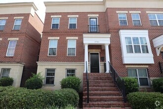Building Photo - 1721 W Cary St