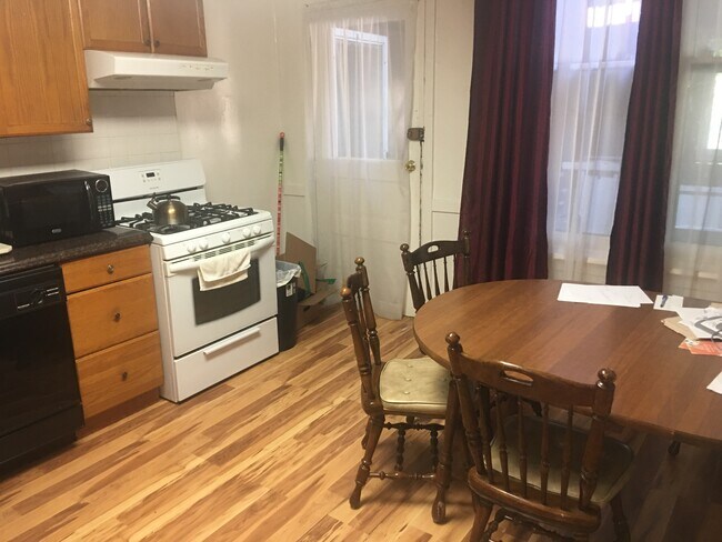 Kitchen looking toward back - 821 S Laflin St