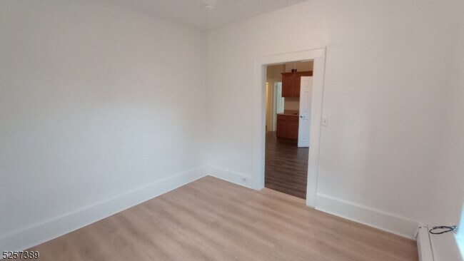 Foto del edificio - 246 Lakeview Ave