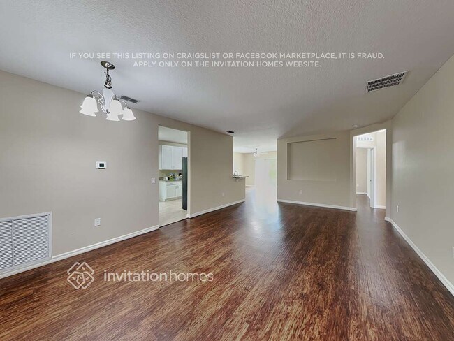 Foto del edificio - 2443 Longworthy Rd