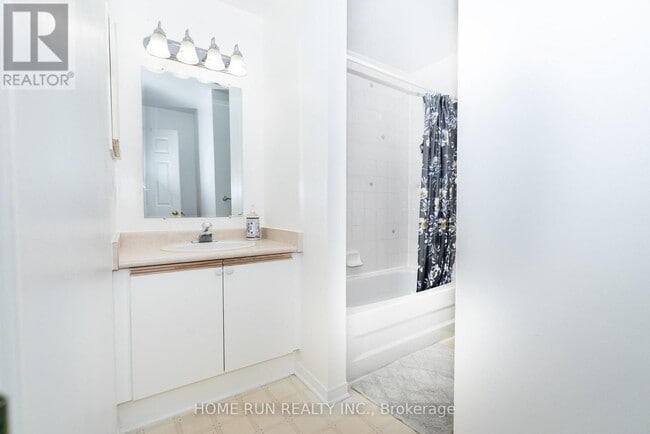 Building Photo - 1479 Lynx Crescent