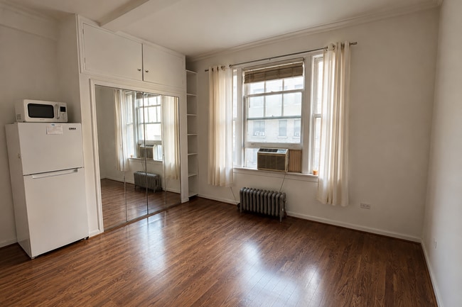 Building Photo - 140 W 71st St