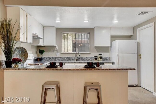 Foto del edificio - 3263 Savalli St