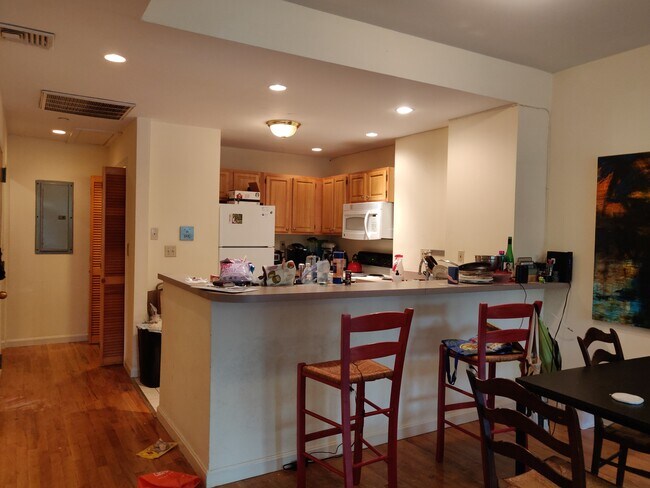 Building Photo - 1406 Beacon St
