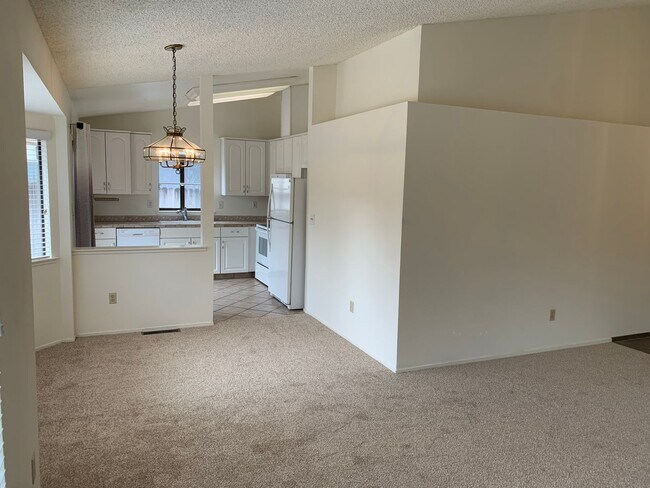 Foto del edificio - Beautiful Single Story 3 Bed 2 Bath Almond...