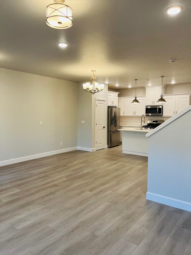 Building Photo - 8206 SE Leafhopper St