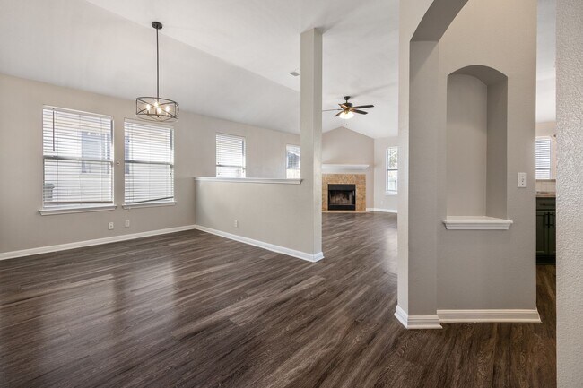 Foto del edificio - Spacious 3BR in Hutto with Huge Private Backyard & No Rear Neighbors