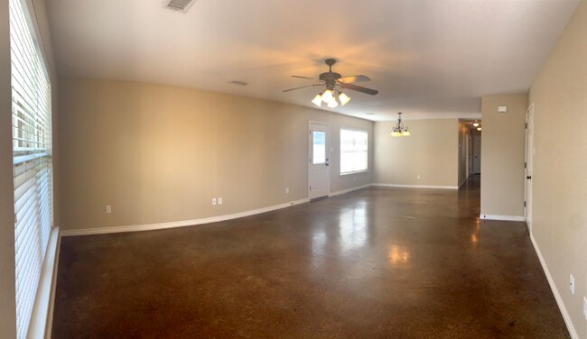 Building Photo - 5211 Graceland Dr