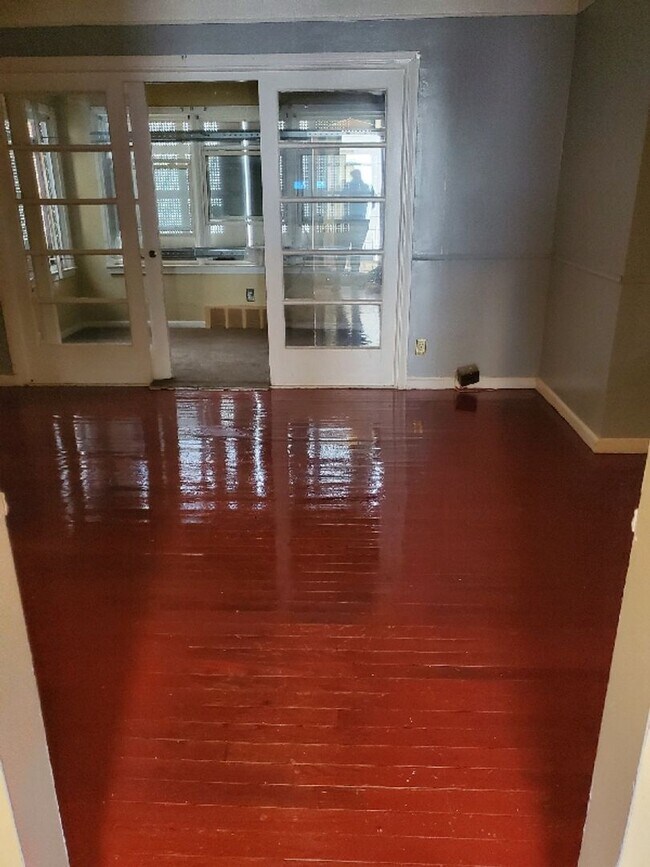 Building Photo - 2 Bed 1 Bath w/ Bonus Room - NOW AVAILABLE!