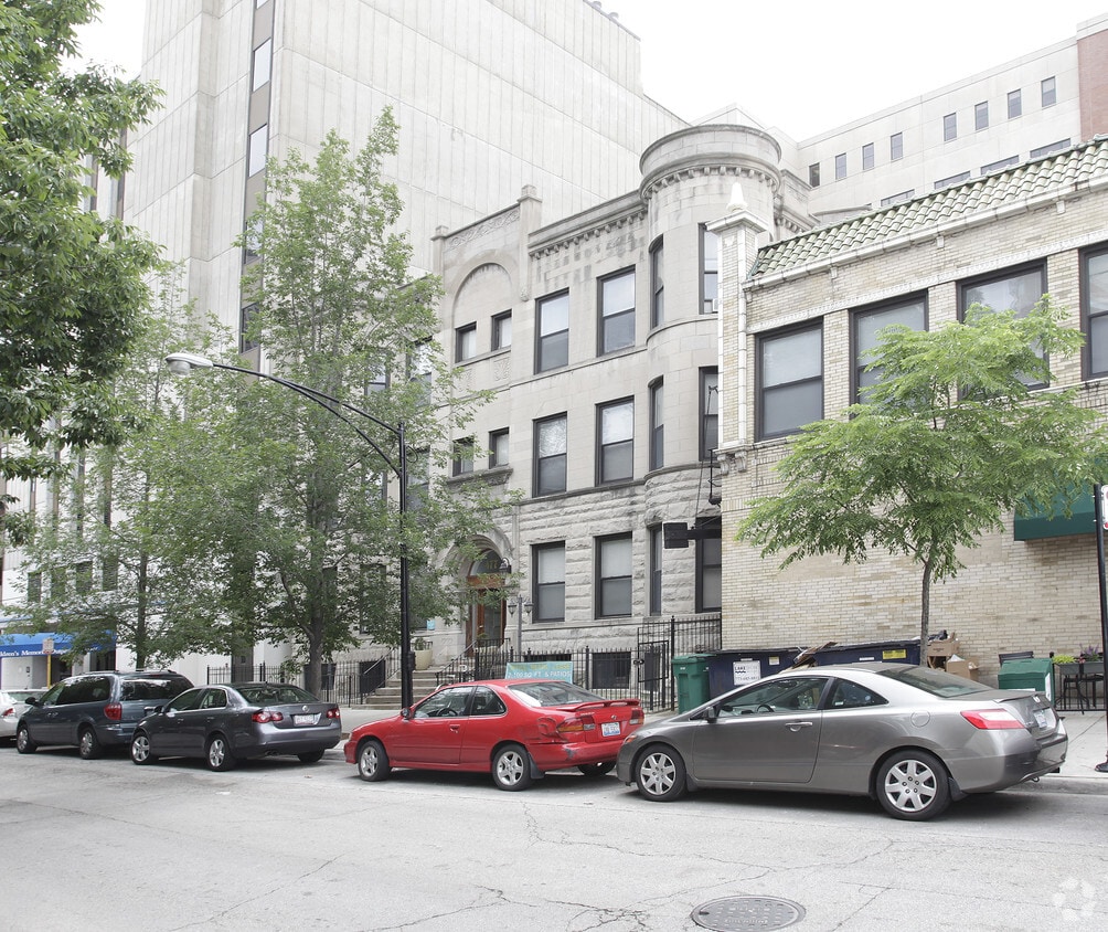 Primary Photo - 477 W Deming Pl