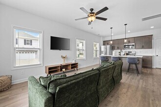 Building Photo - 1741 Fenway Lp
