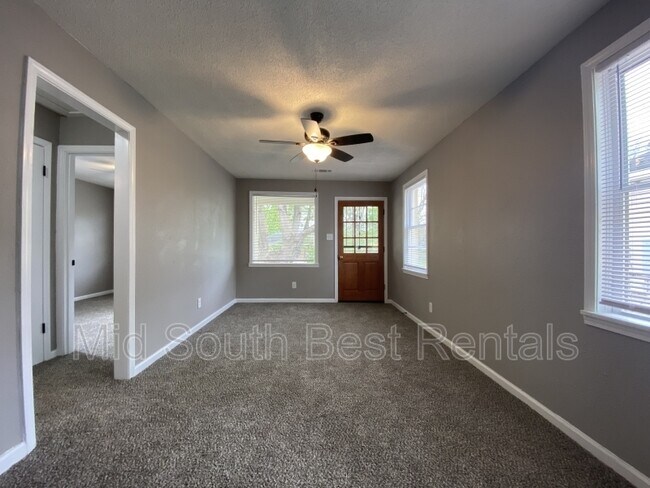 Building Photo - 182 Vaal Ave